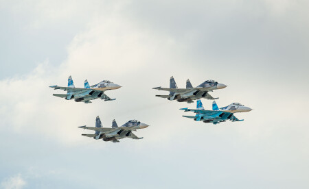 На бреющем...