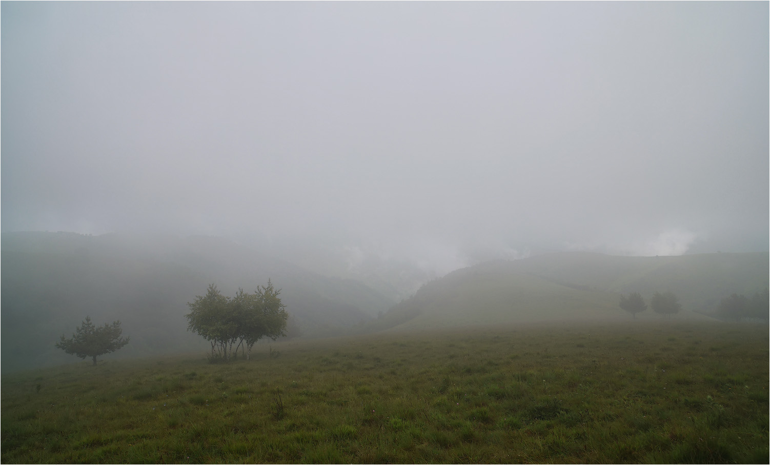 За облаками