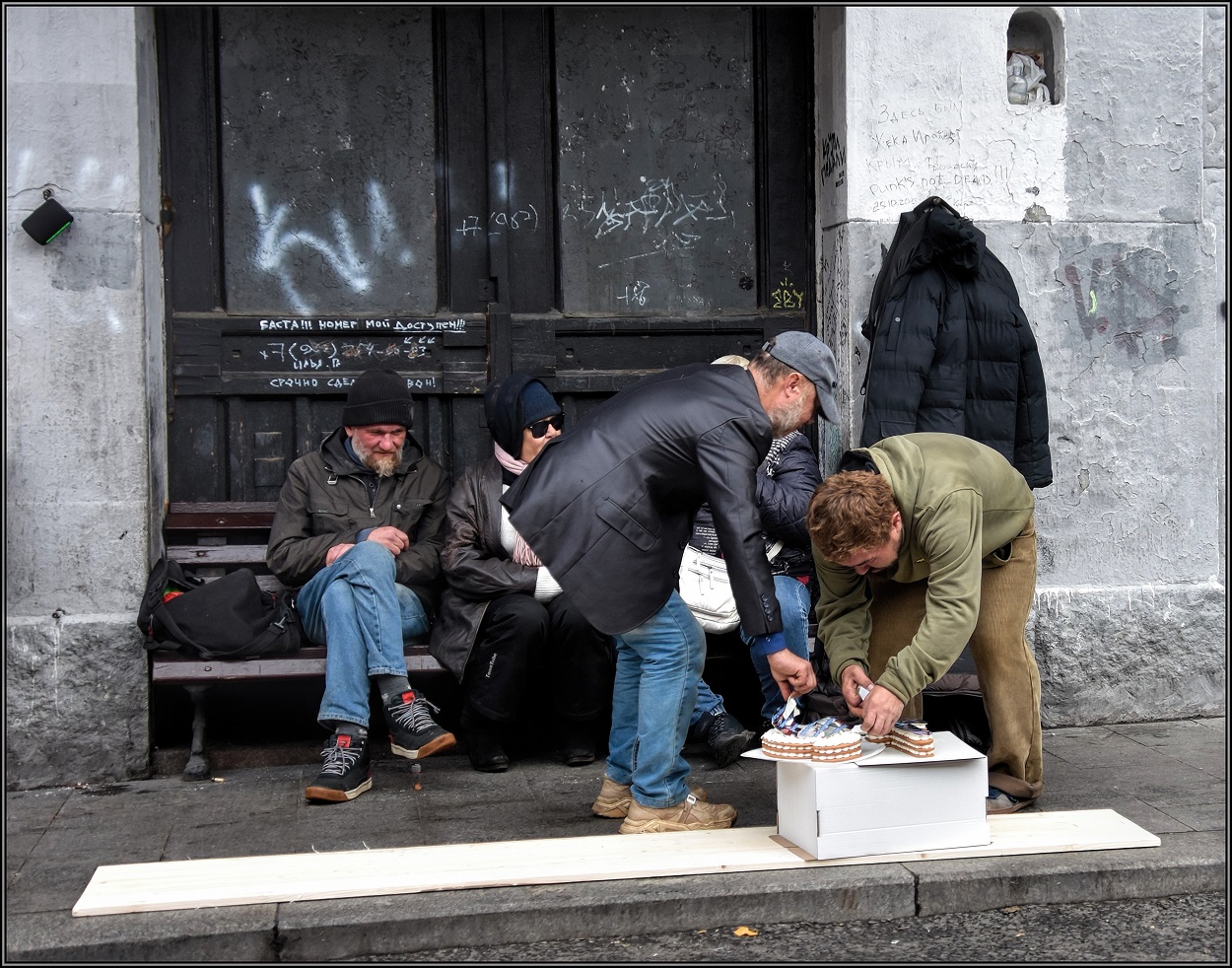 ... Кто не работает - тот ест !.....