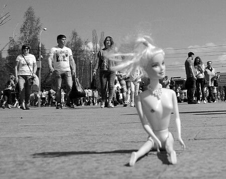 Куклу бросила хозяйка...