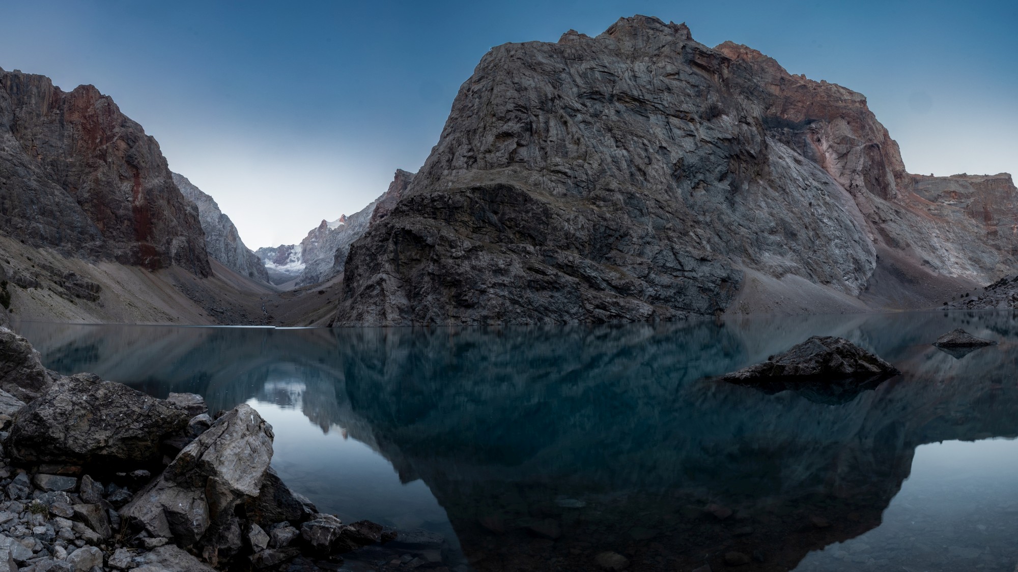 Тихое утро в горах