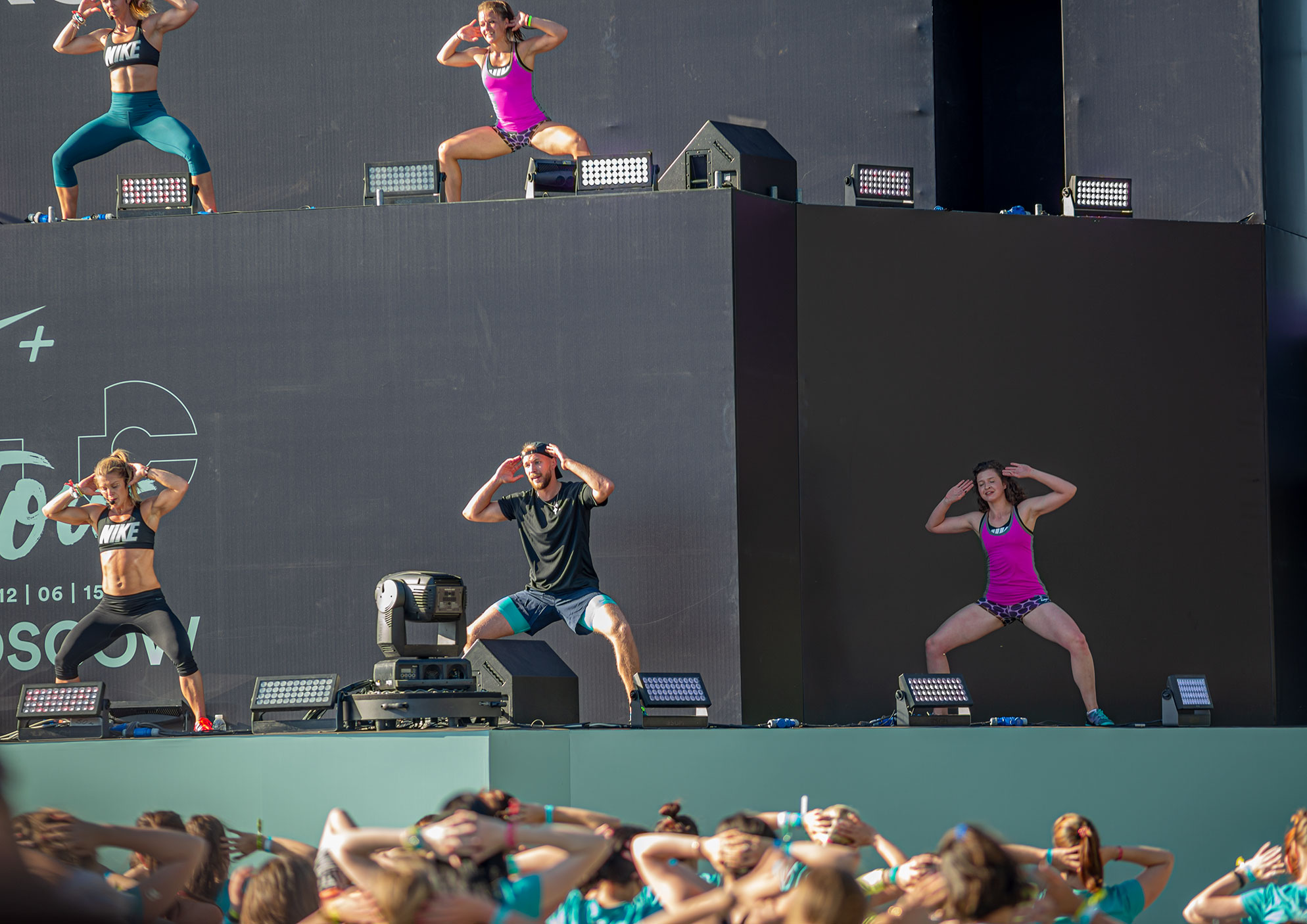 Вдох глубокий, ноги шире...