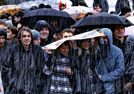 Студентам дождь не страшен.