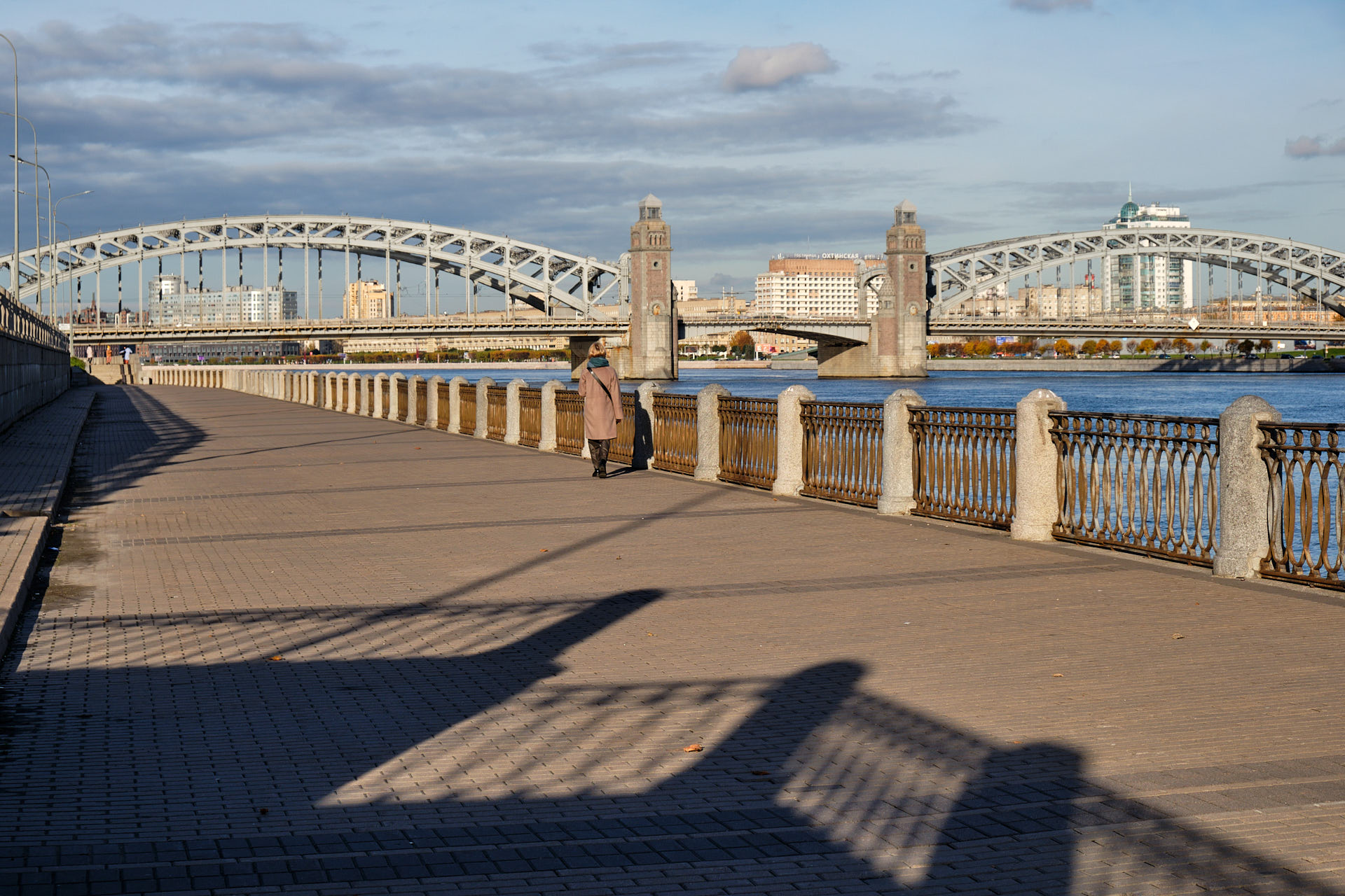 На набережной