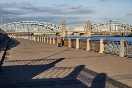 На набережной