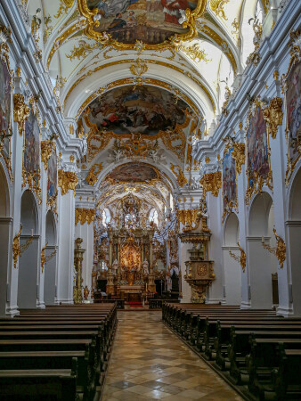 Архитектурный ритм католического собора