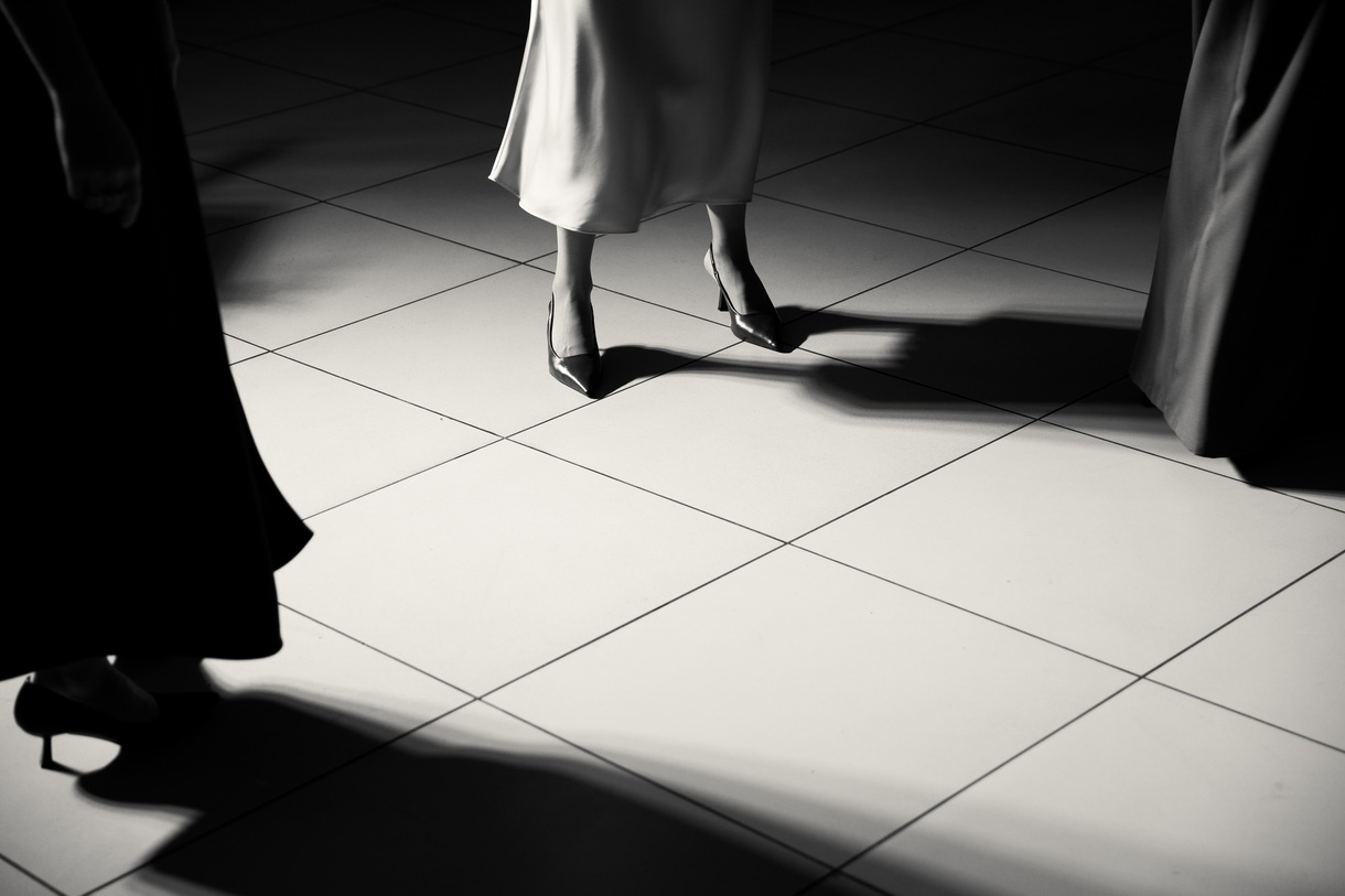 В темном зале