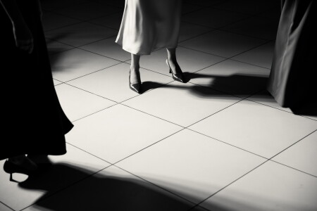 В темном зале