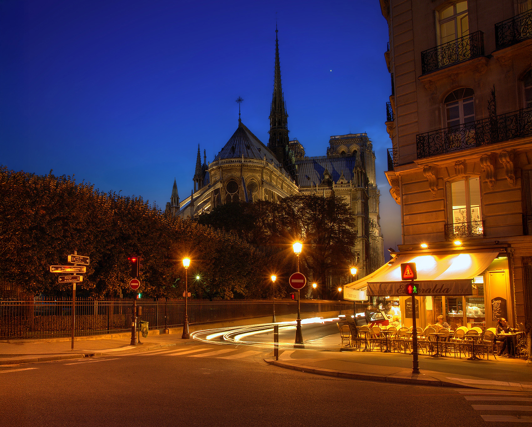 Вечерний Нотр-Дам.