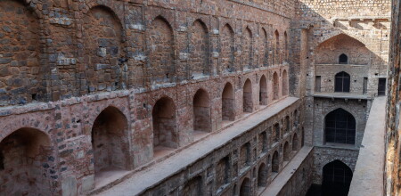 Аграсен Ки Баоли 