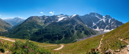 Ледник Семерка на горе Донгуз-Орун-Баши .