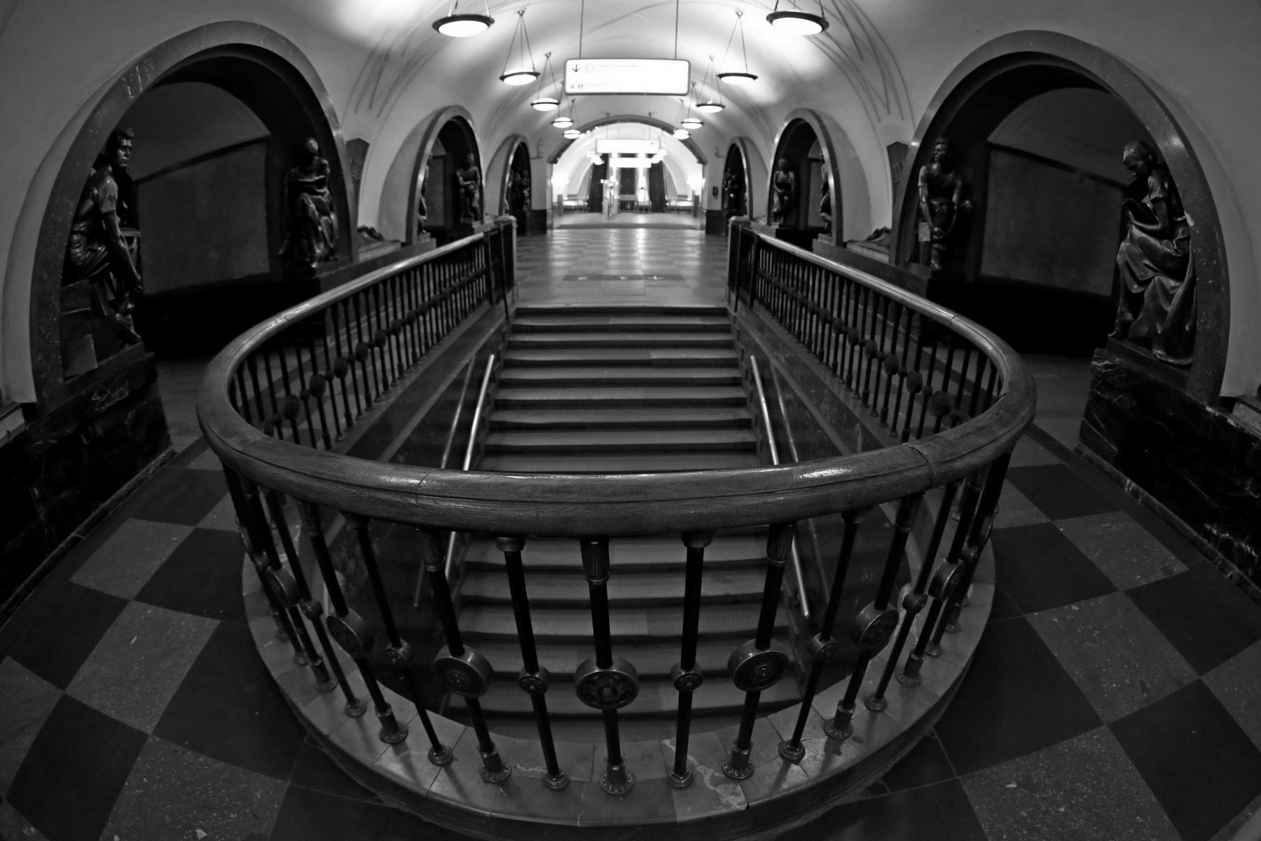 Московское метро. Площадь Революции