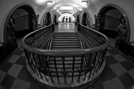 Московское метро. Площадь Революции