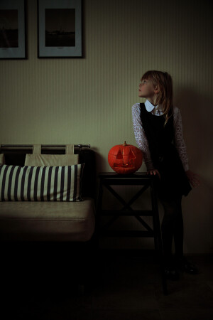 Портрет девочки со страшилой