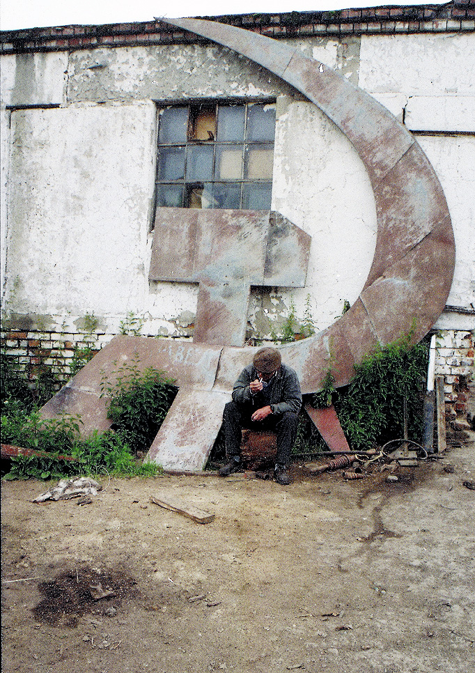 Памятник социализму.