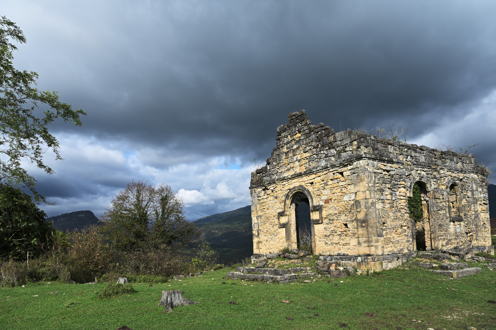 на бедийских холмах