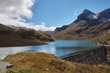 Плотина в горах