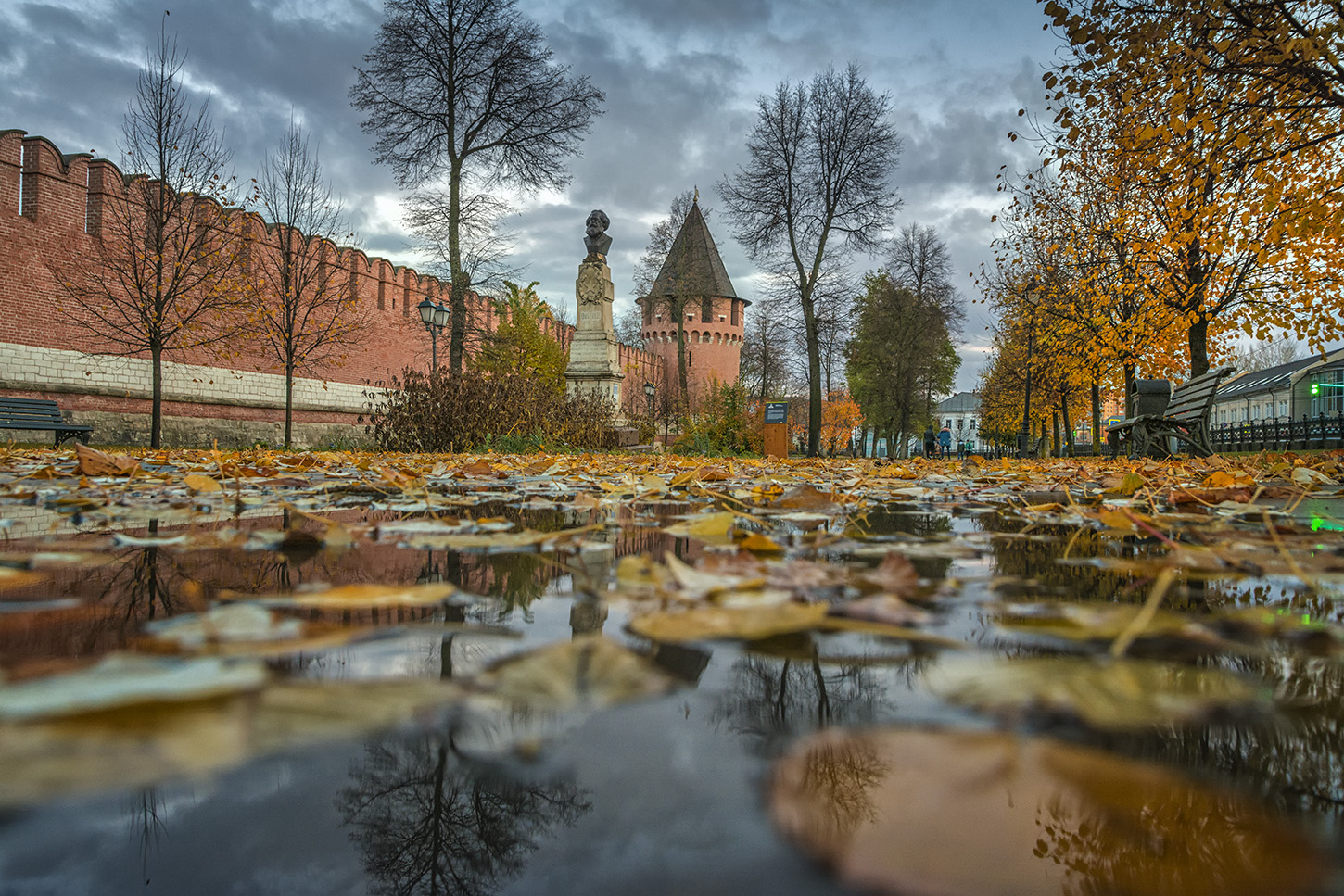 У кремлевской стены.