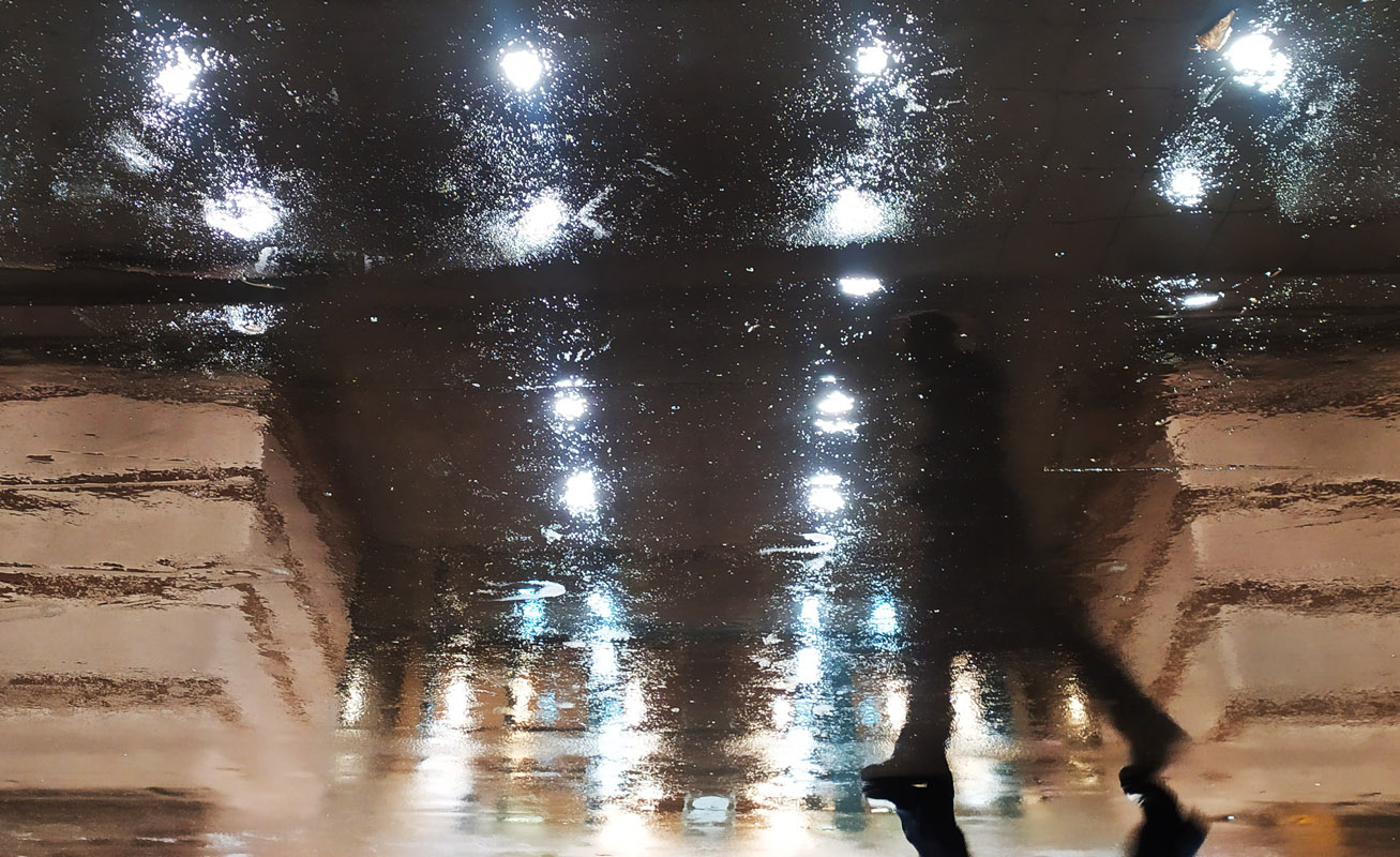 Фантом в свете прожекторов