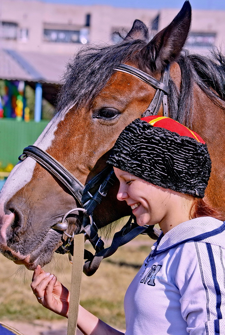 Юная казачка с любимым конём.