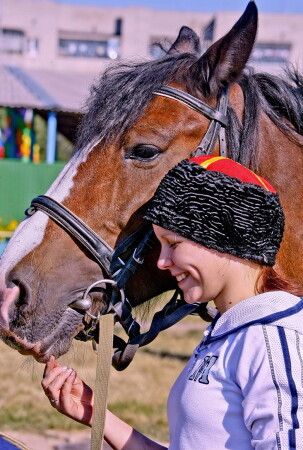 Юная казачка с любимым конём.