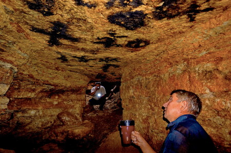 В этих пещерах жили люди.