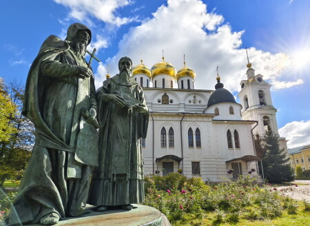 памятник Кириллу и Мефодию