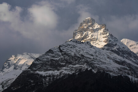 Белалакая. Рассвет в Домбае.