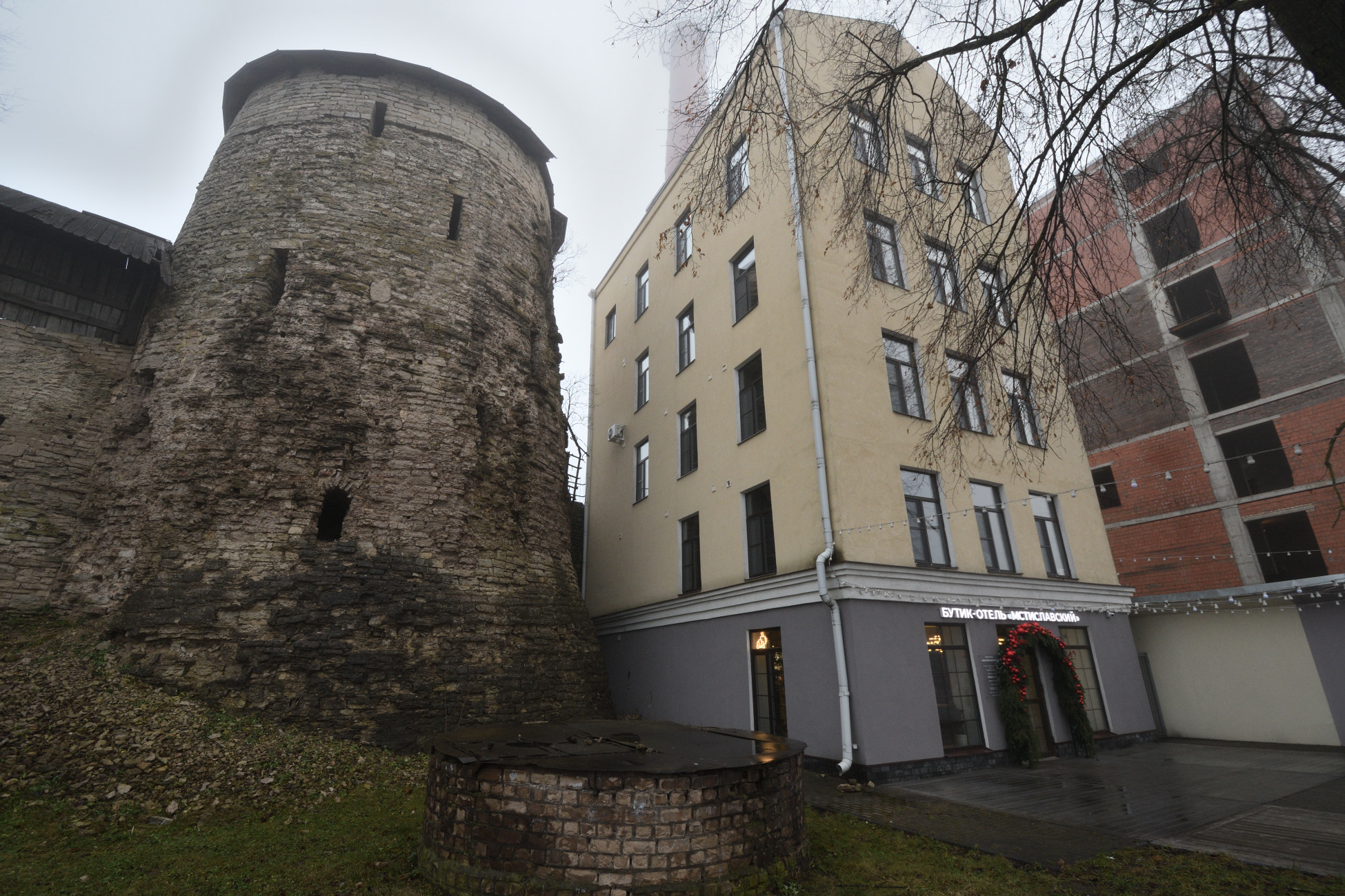 Архитектурные контрасты Пскова