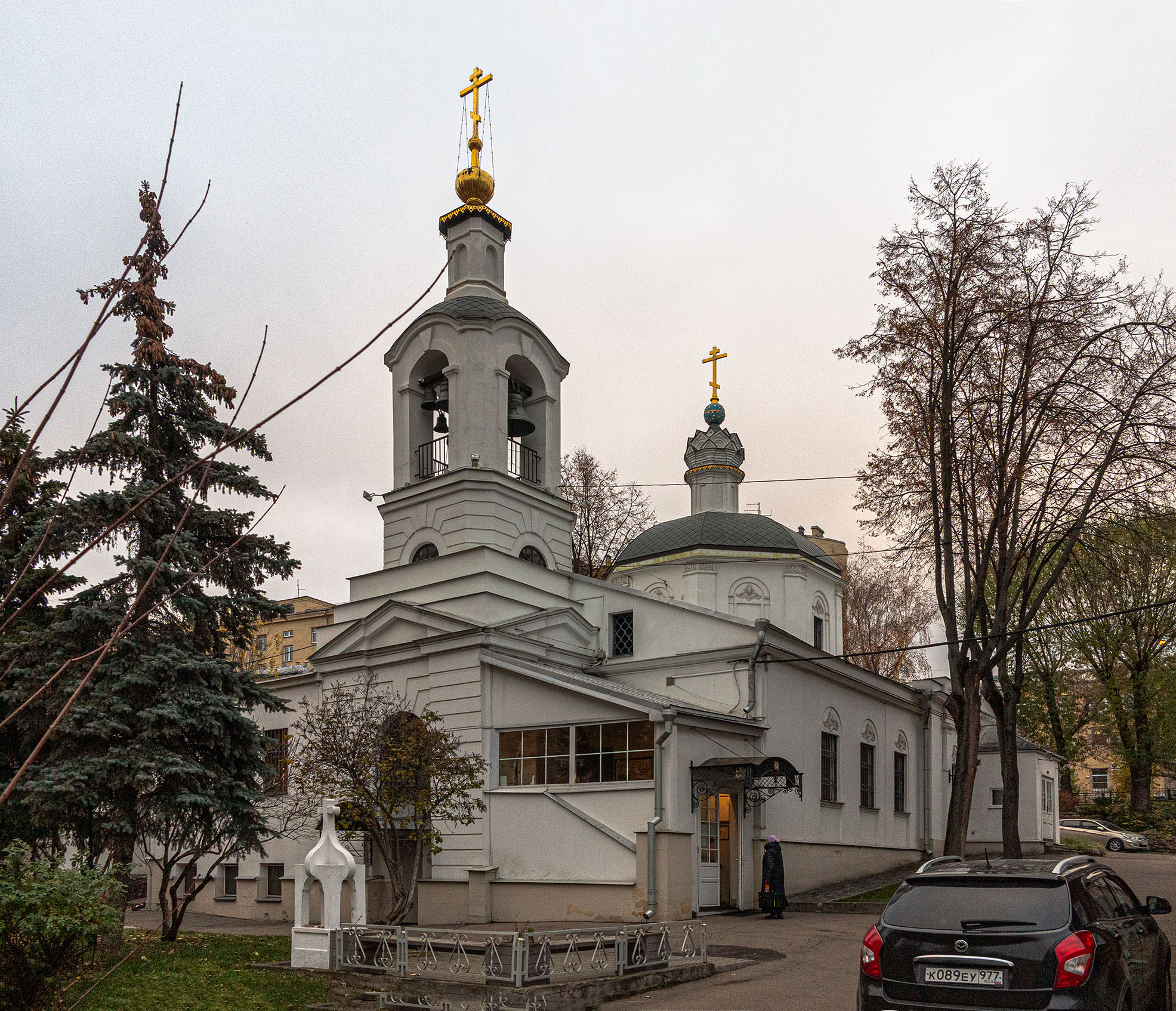 Храм Покрова Пресвятой Богородицы на Лыщиковой горе в Москве.