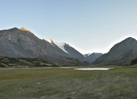 утро в долине реки Аккол