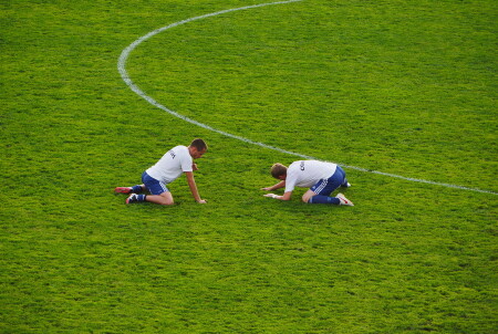 Судья свисток потерял.