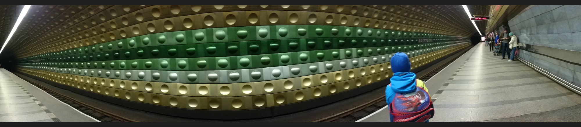 Метро. В ожидании поезда.