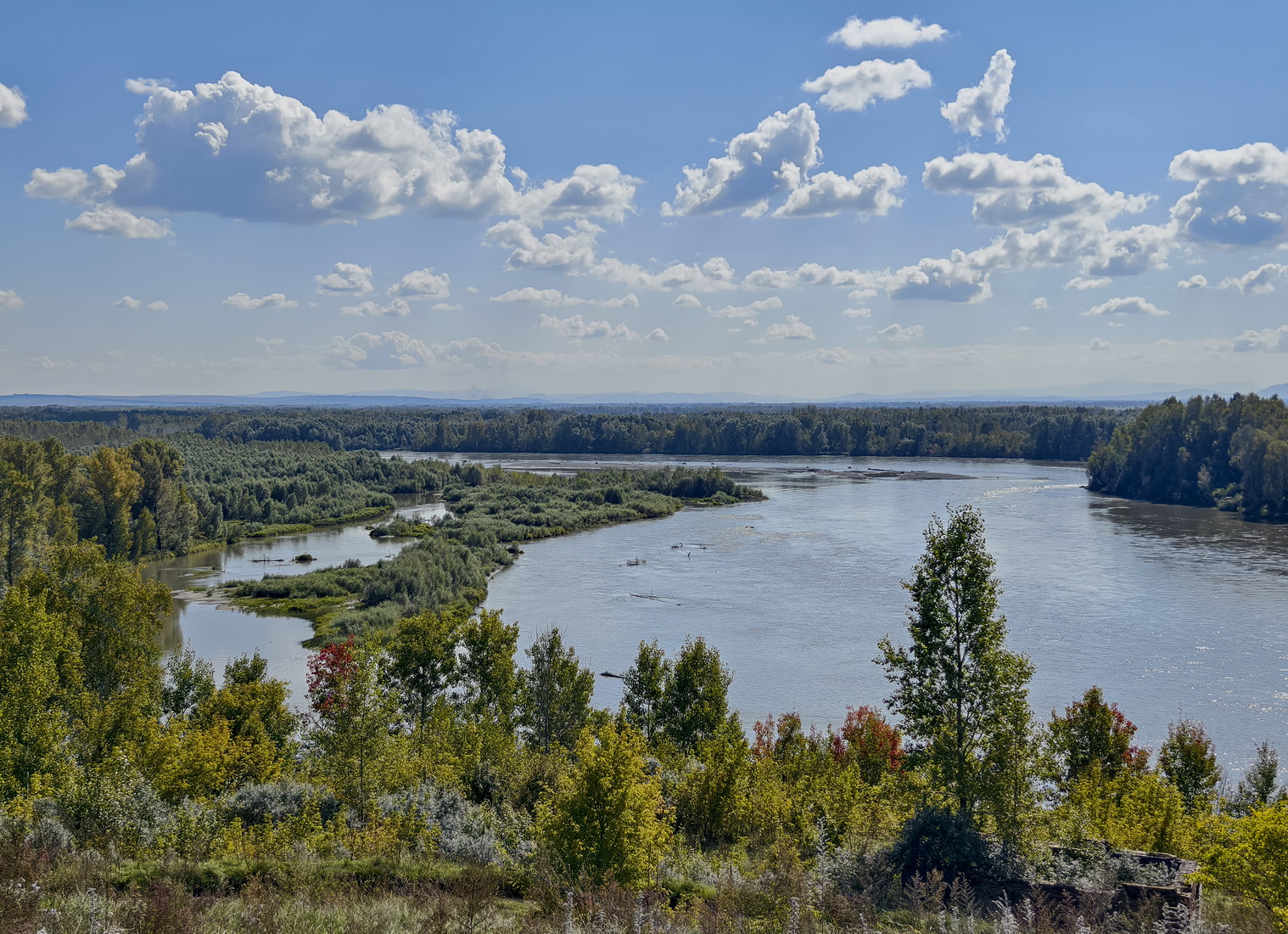Катунь и облака