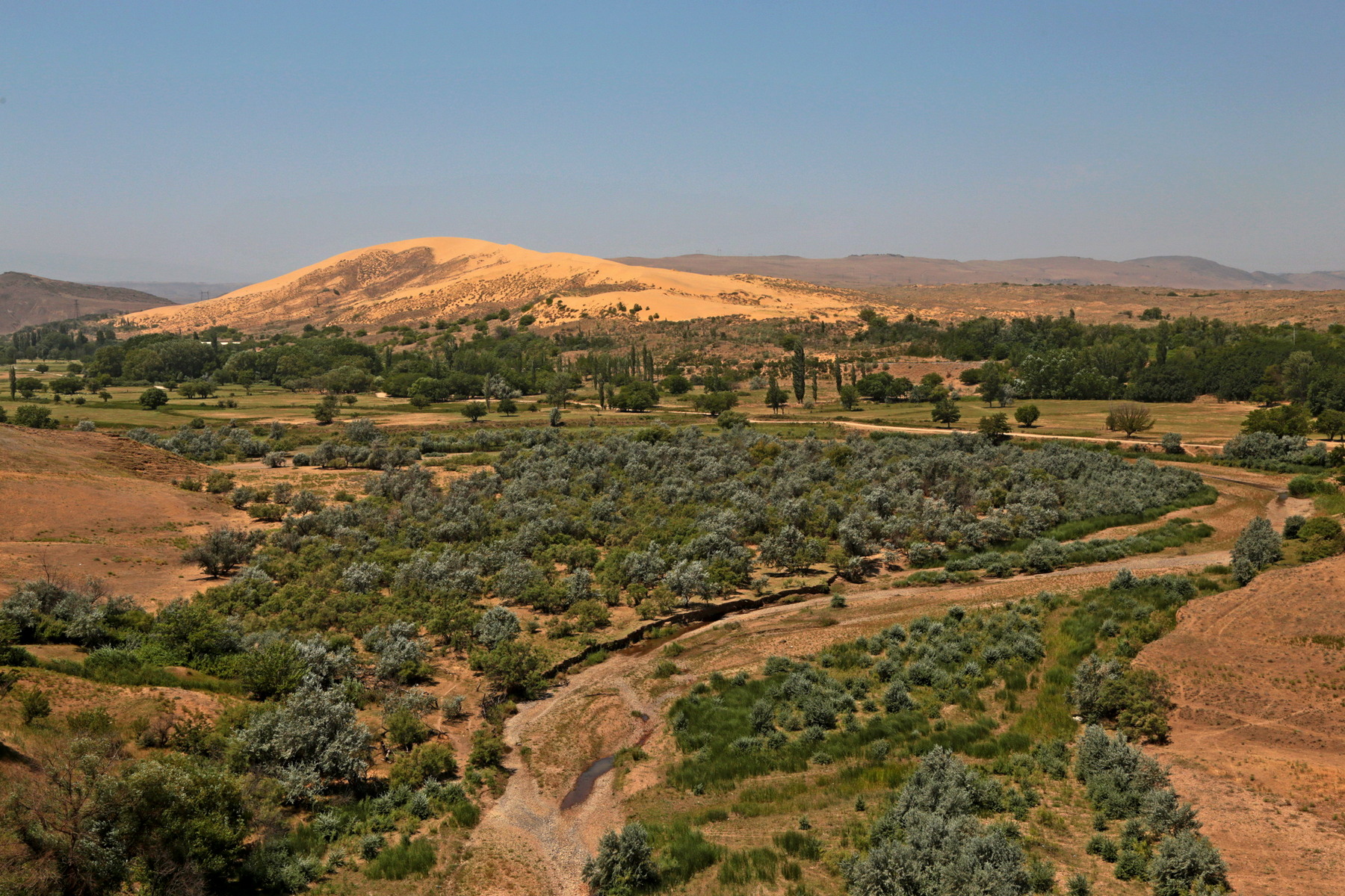 Бархан Сары-Кум