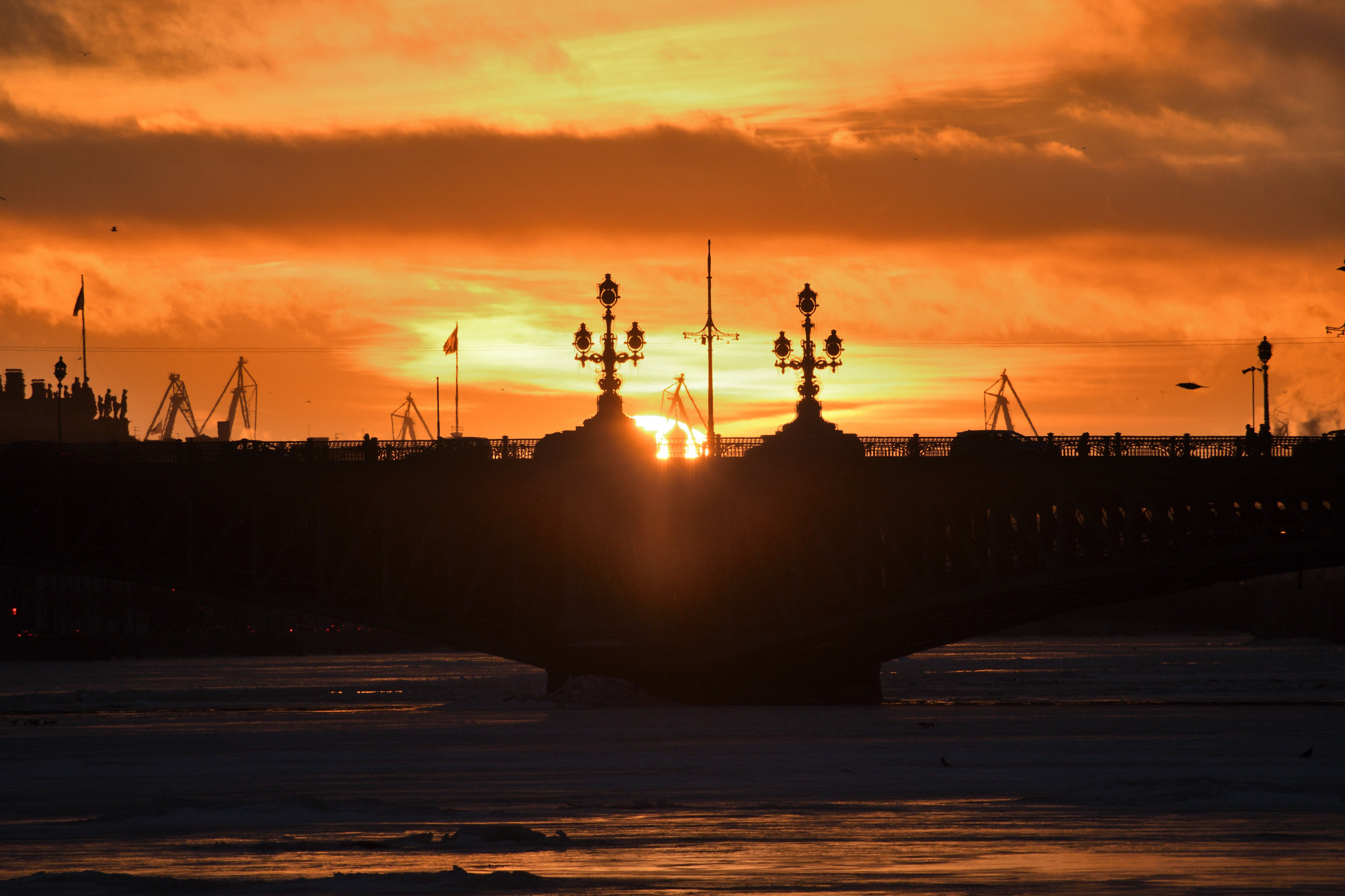 Закат за Троицкий мост