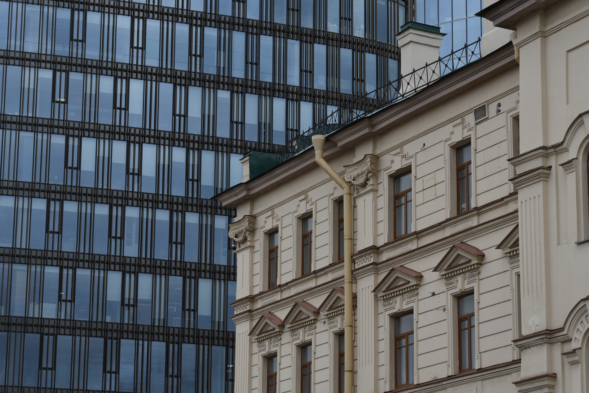 Архитектурные контрасты Петербурга