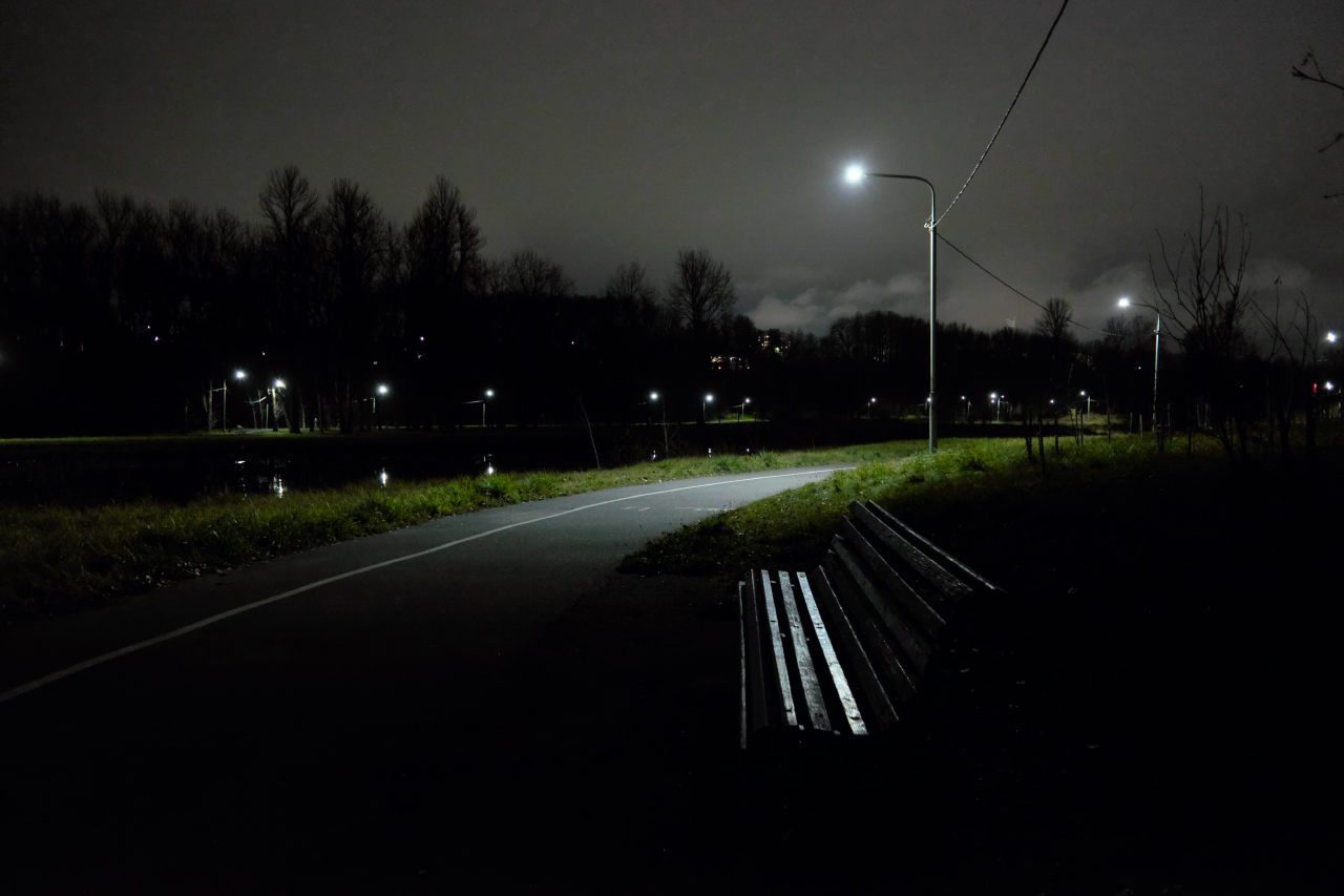 Скамейка в парке