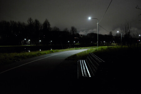 Скамейка в парке