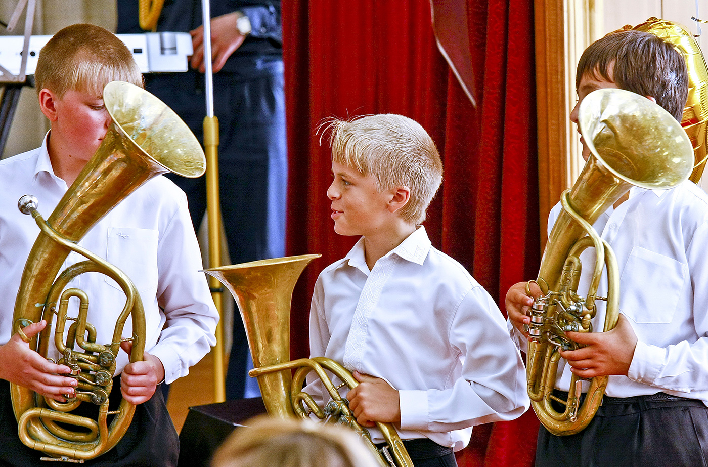 Надежды маленький школьный оркестрик.