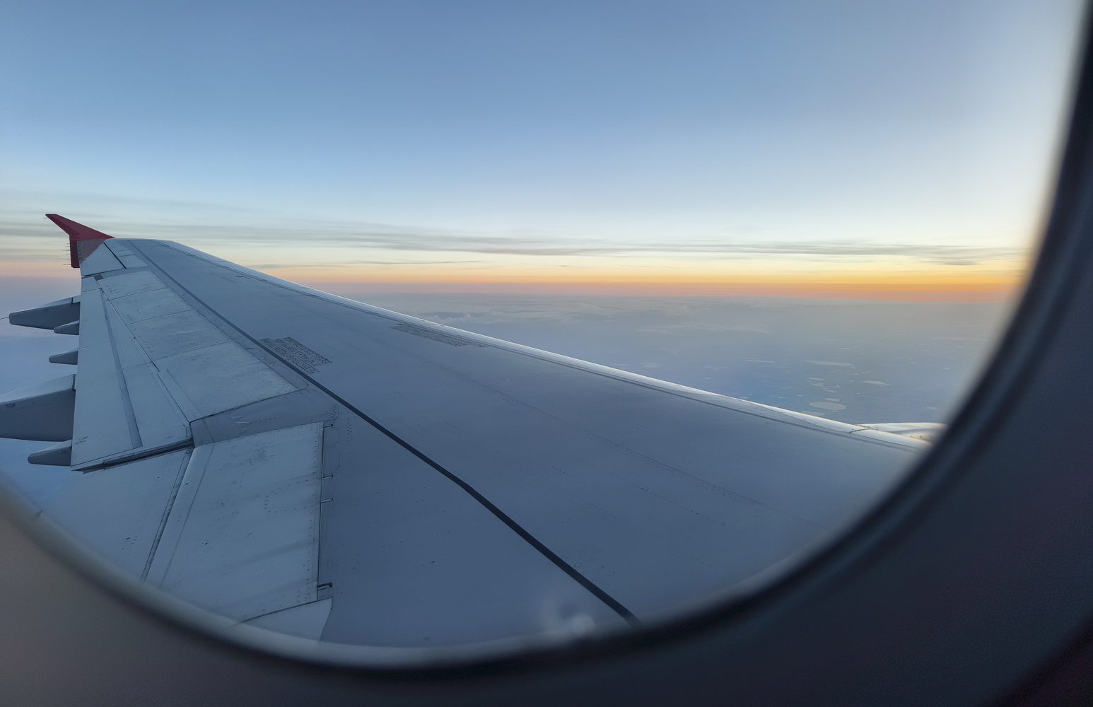 земля в иллюминаторе