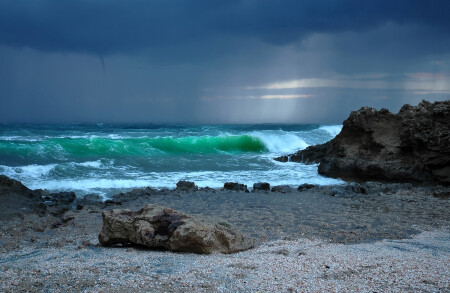 Рождение водного смерча.