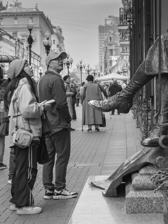 Чьи зто ноги?