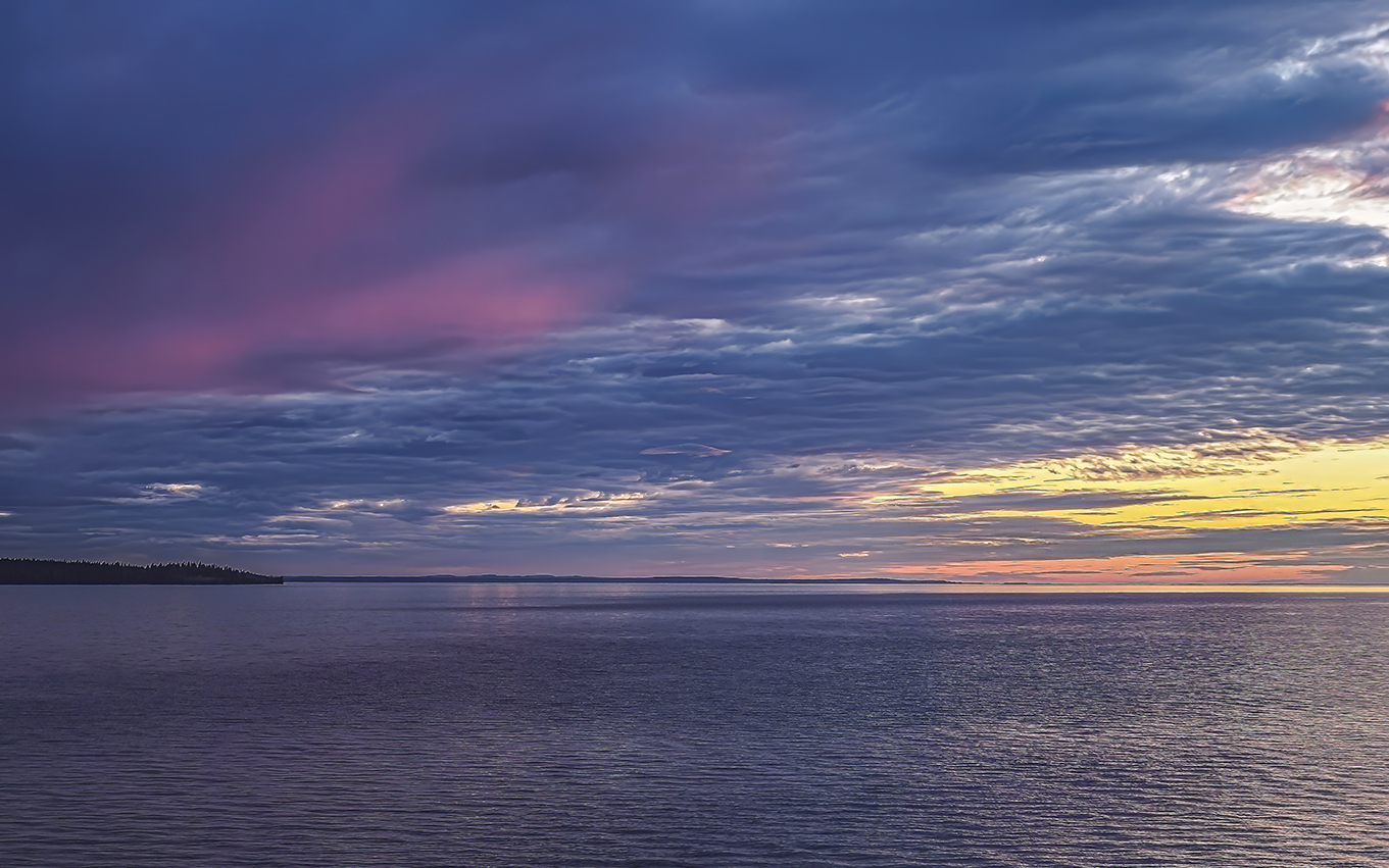 Закат на Онежском озере