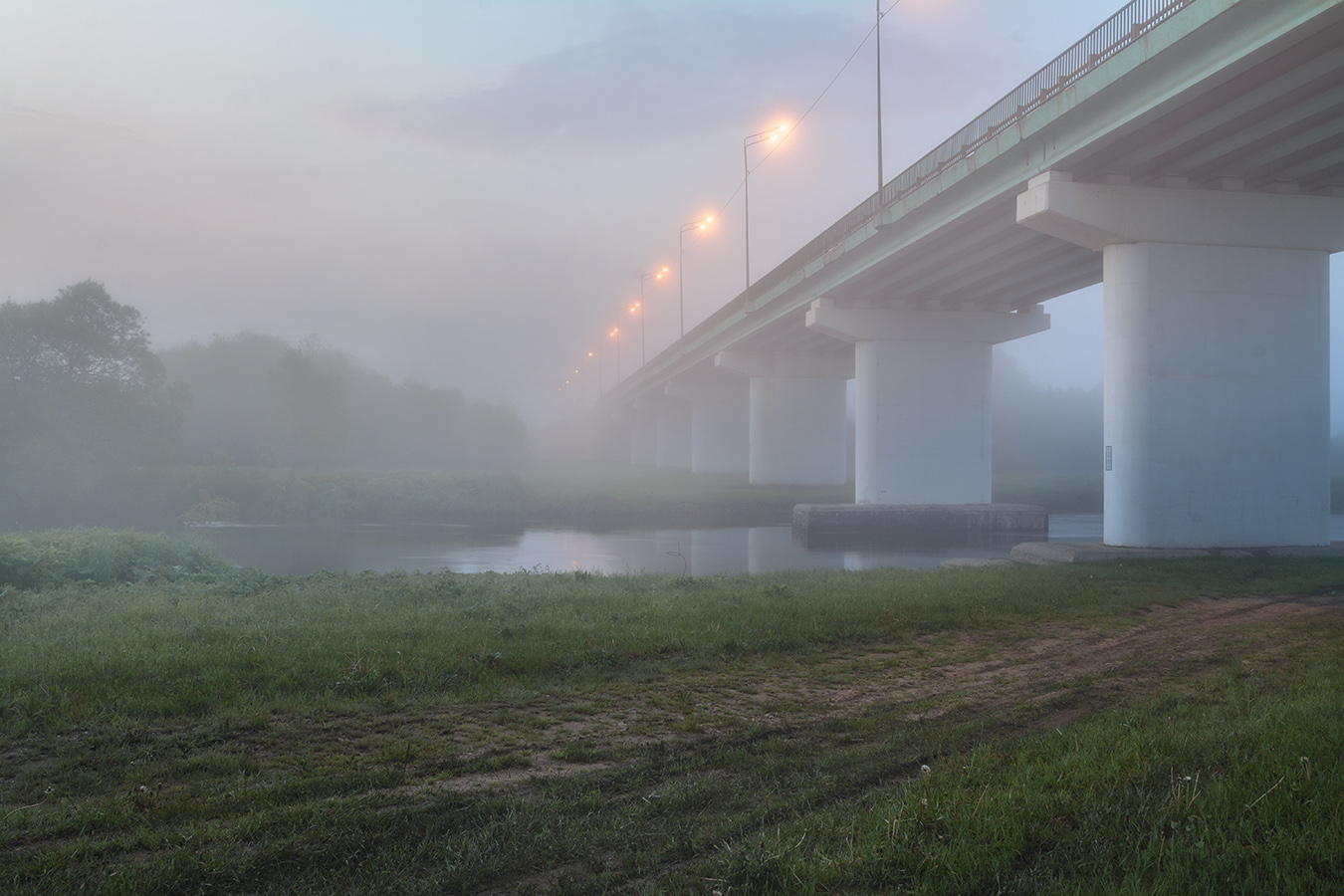 Утро под мостом.