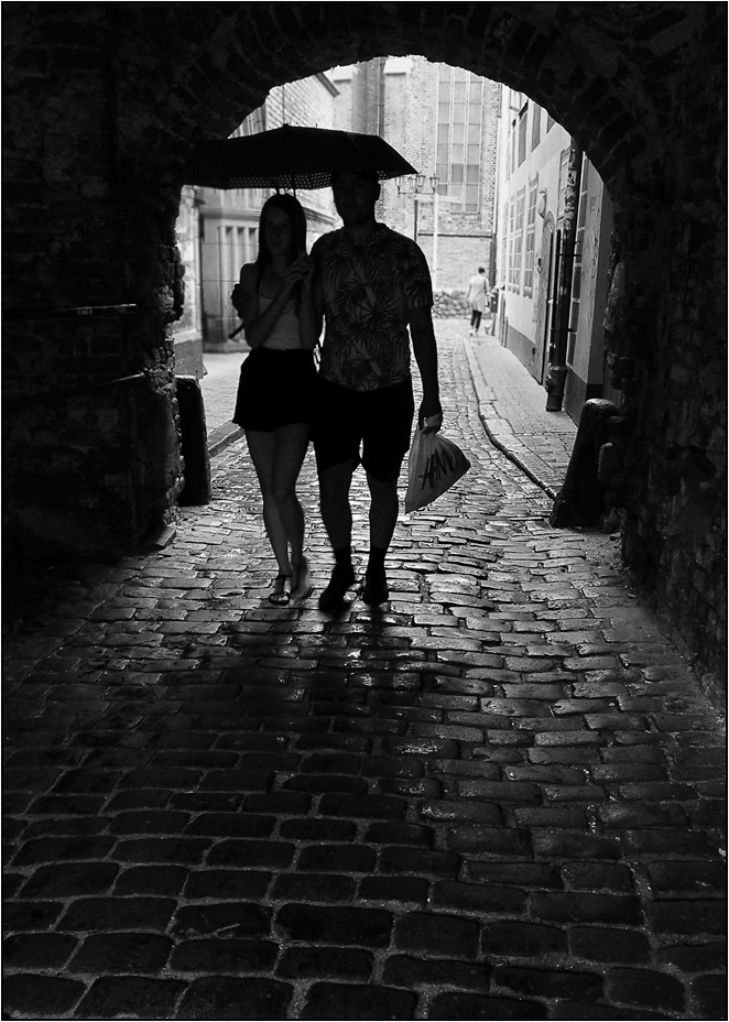 на узких улочках Риги