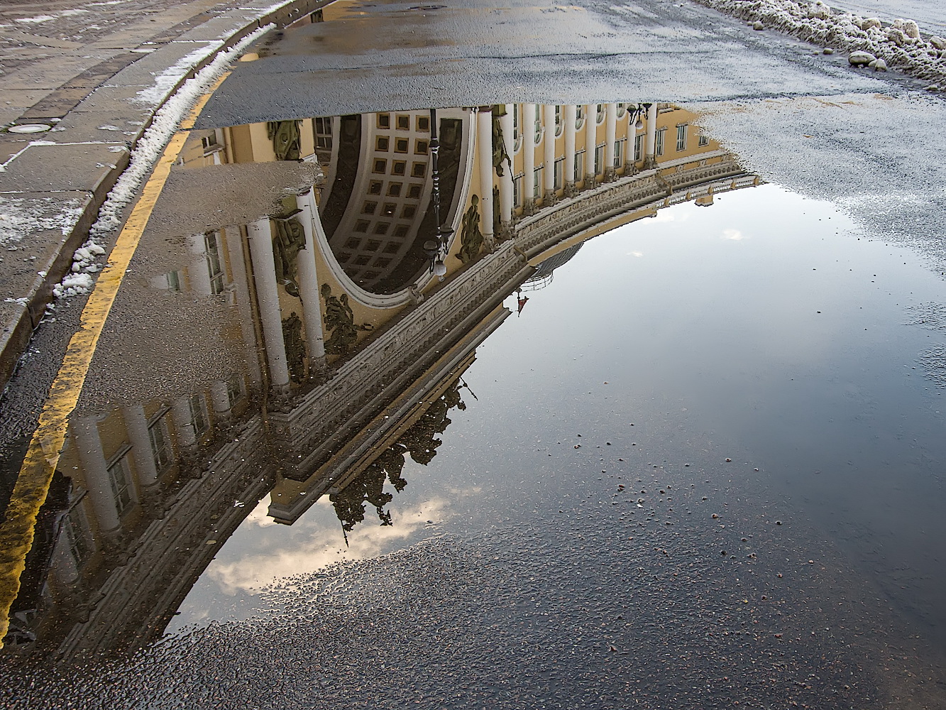 Лужа на Дворцовой.