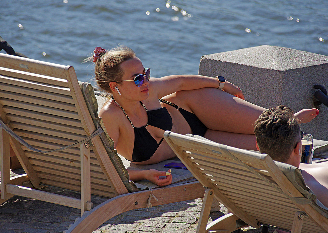 На летней набережной