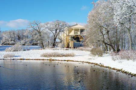Камеронова галерея в Пушкине под первым снегом
