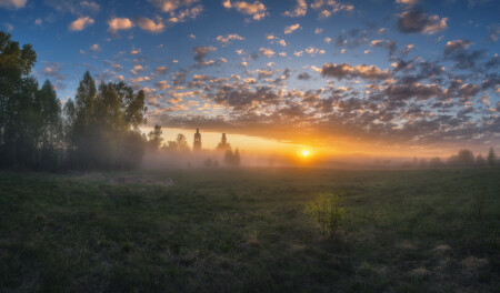 Красочное начало летнего дня